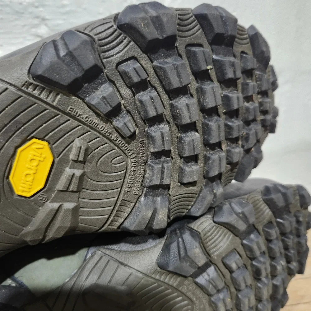 Patagonia Drifter Beluga / Willow Mens 8.5 Waterproof Hiking Shoes Olive Vibram